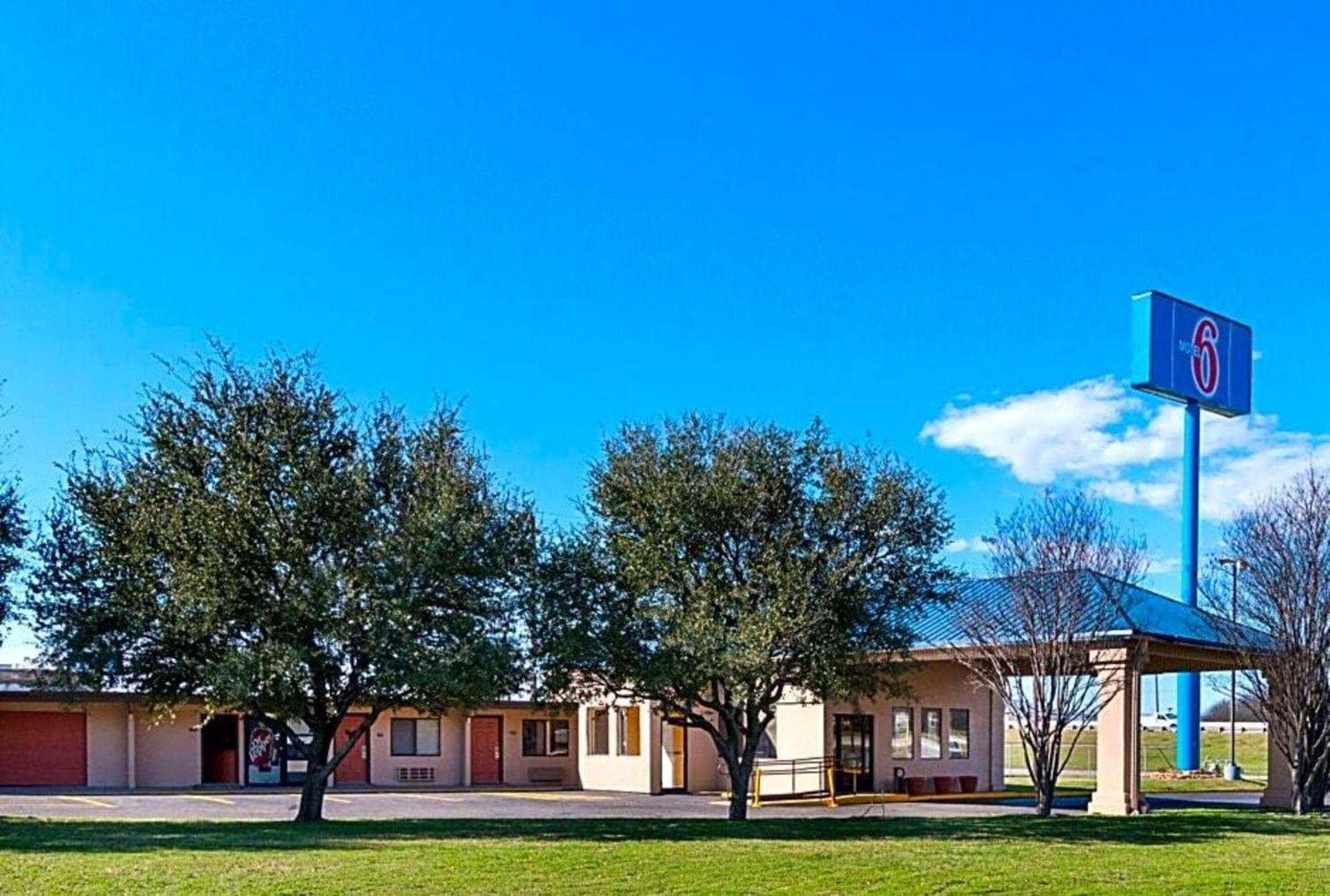 Where to Stay Near DR Pepper Museum: 8 Budget Hotels in Waco