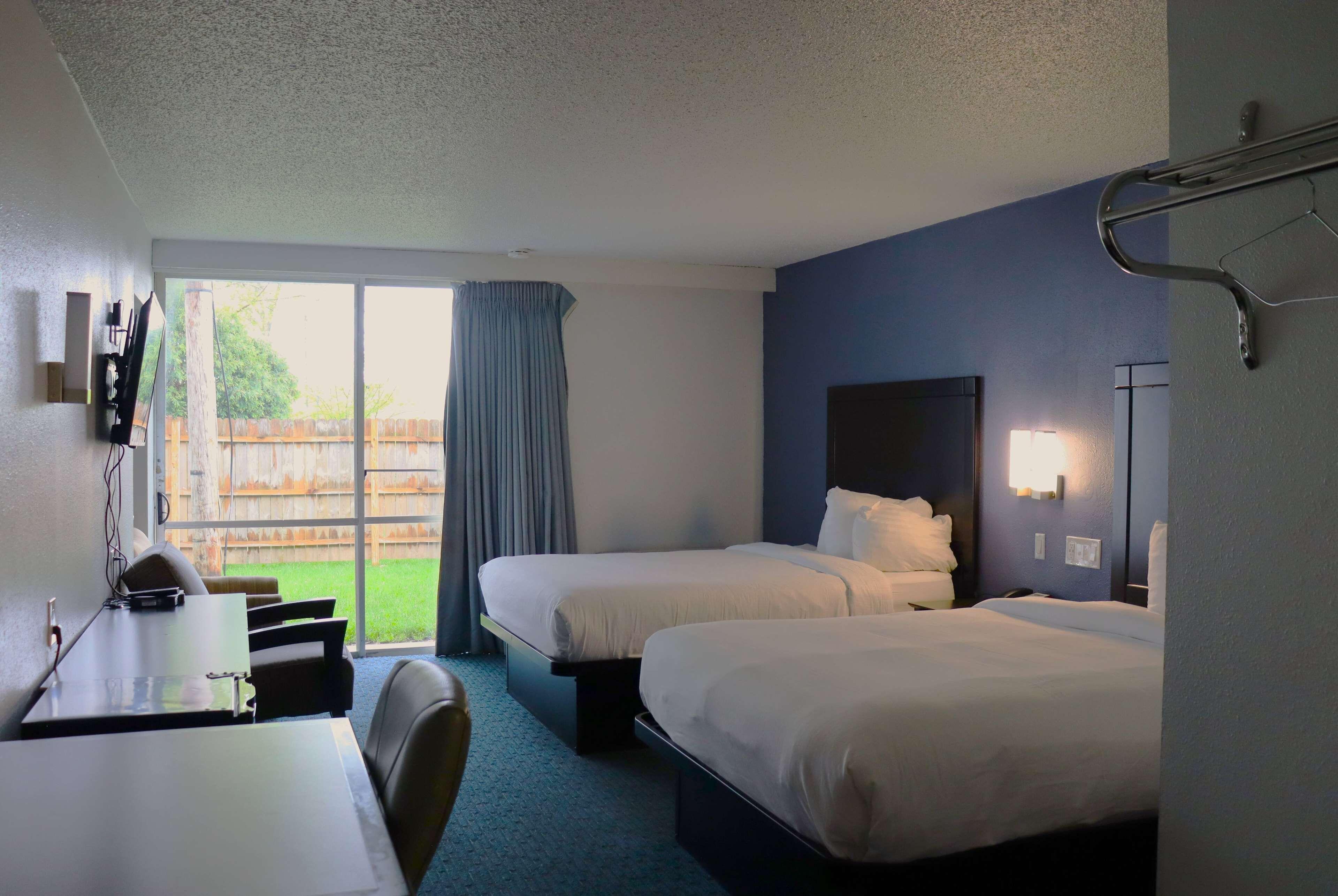 5 Exceptional Design Hotels Close to Eagles Auditorium