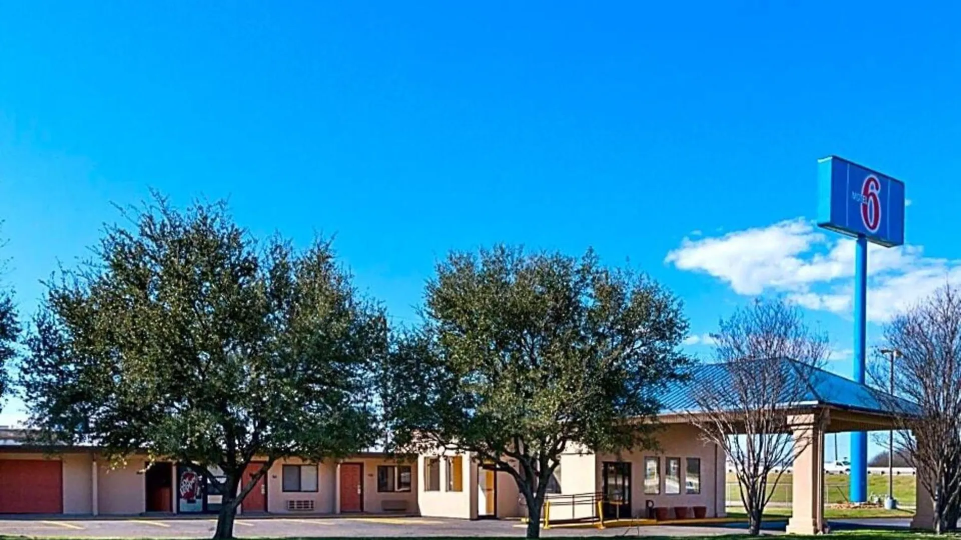 Where to Stay Near DR Pepper Museum: 8 Budget Hotels in Waco