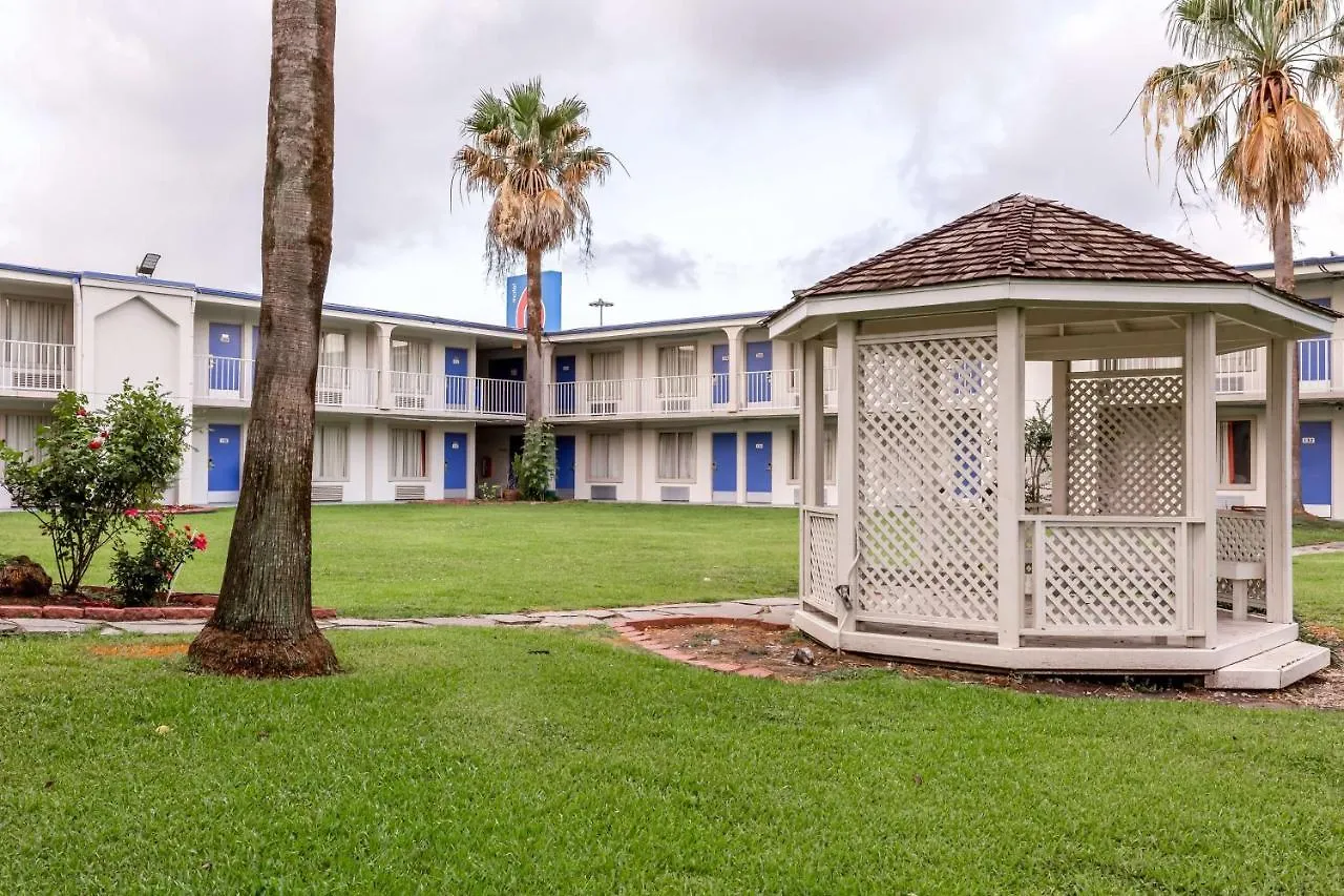 Staying Near Vencor Hospital-Bay Area: 8 Budget Hotels Compared