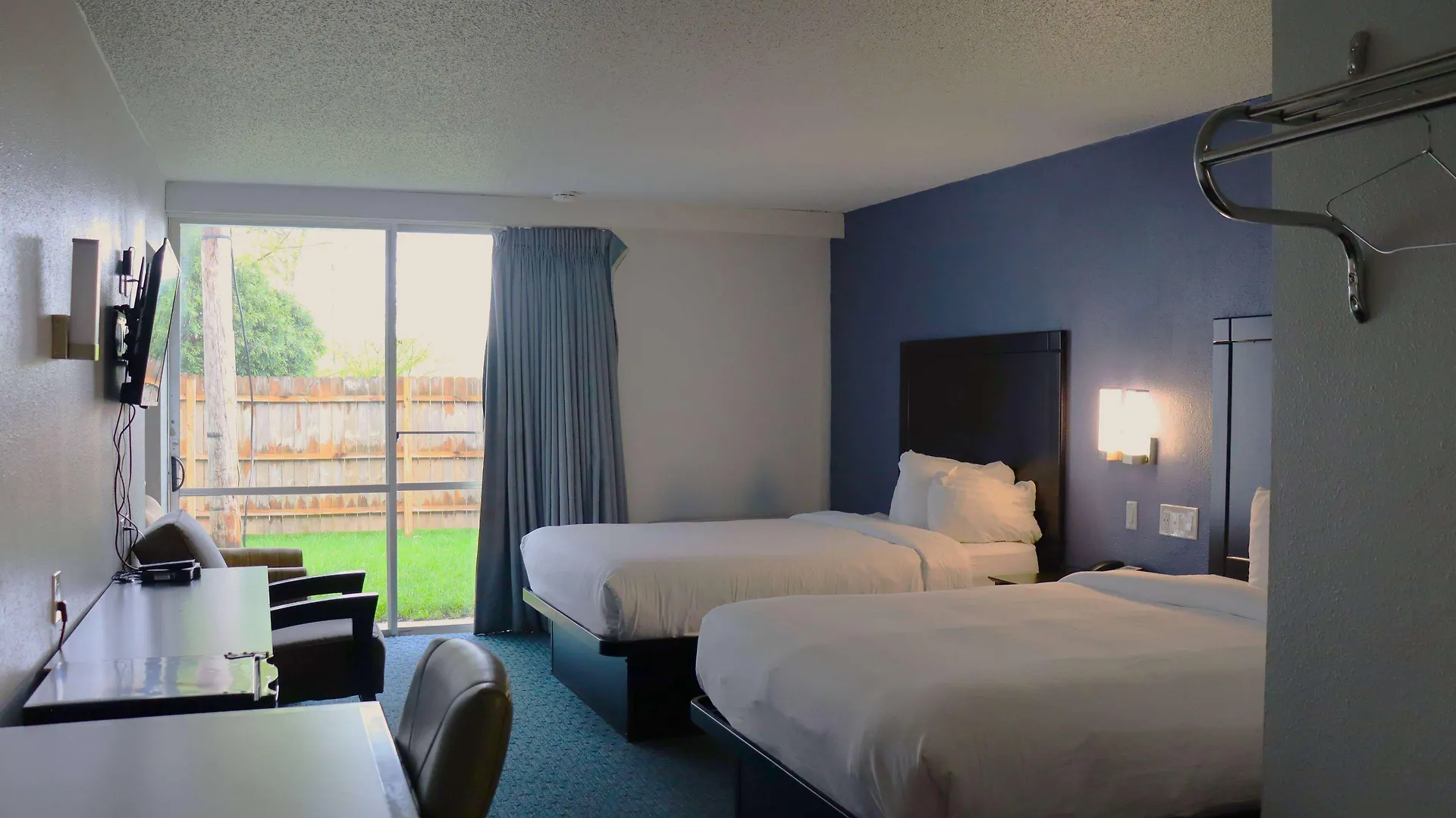 5 Exceptional Design Hotels Close to Eagles Auditorium