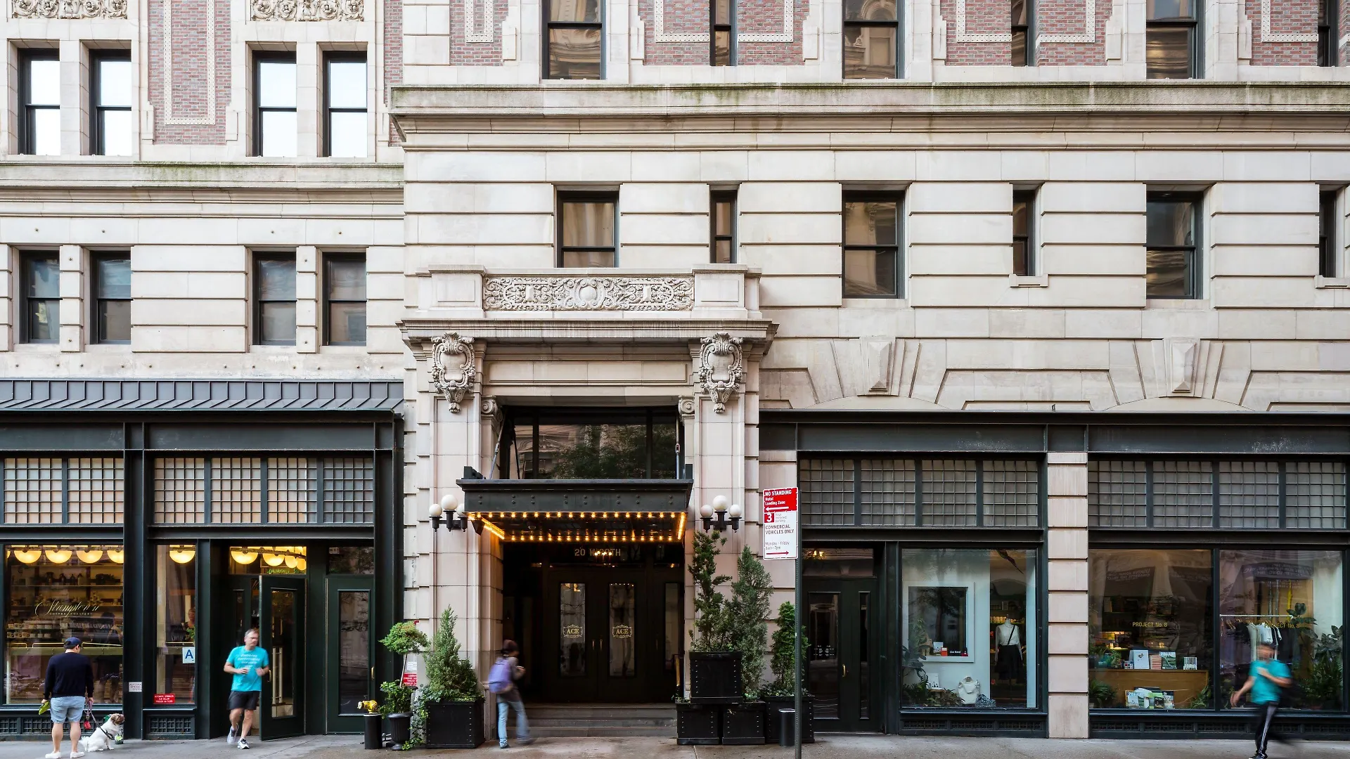 6 Romantic Hotels Near the Met for a NYC Getaway