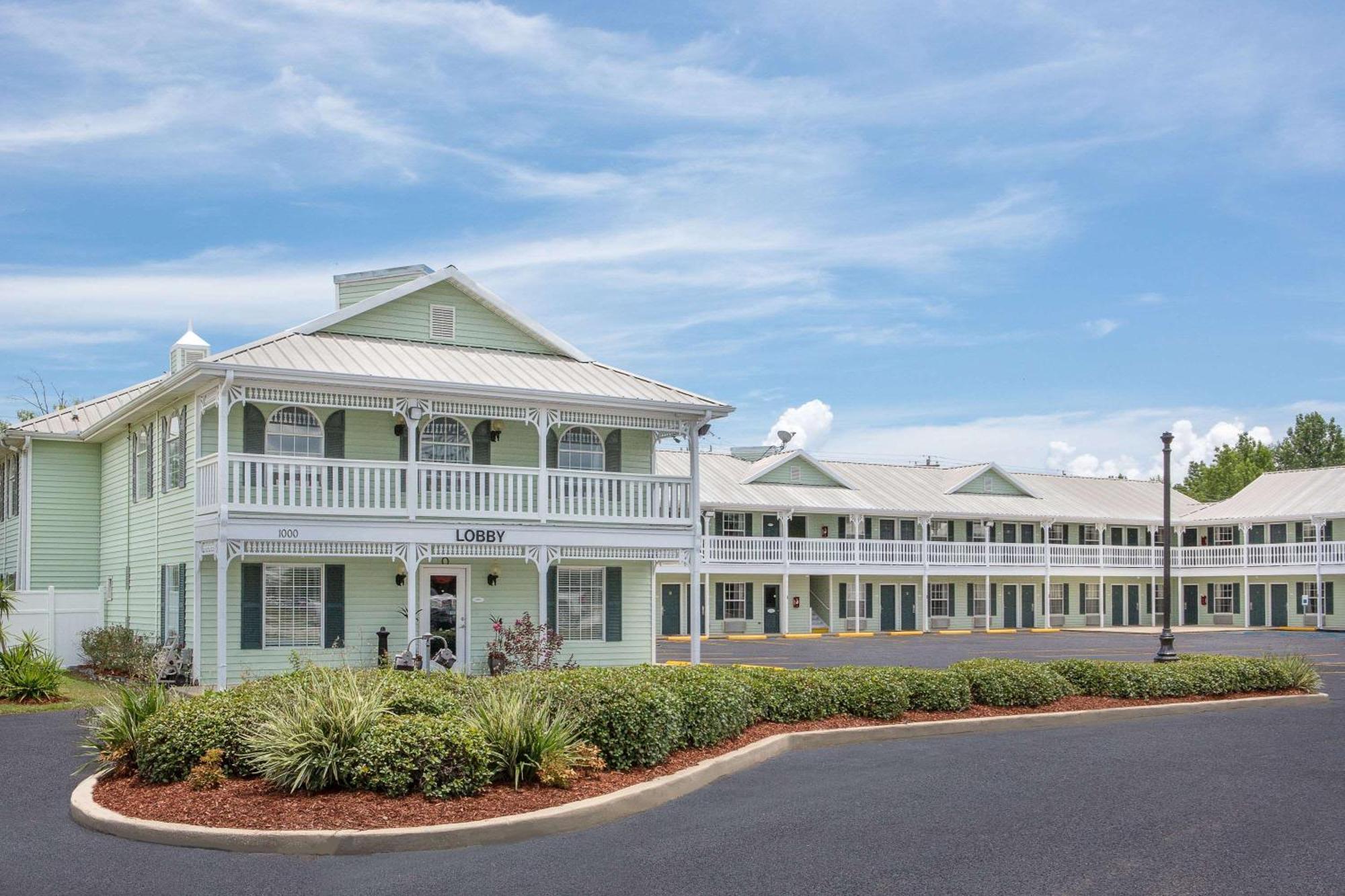 Where to Stay for Less: 8 Budget Hotels in Mississippi Gulf Coast